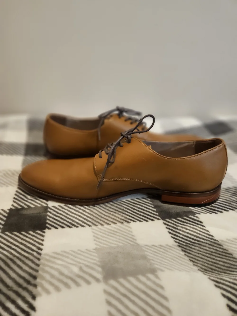 Banana Republic Tan Leather Derby Shoes